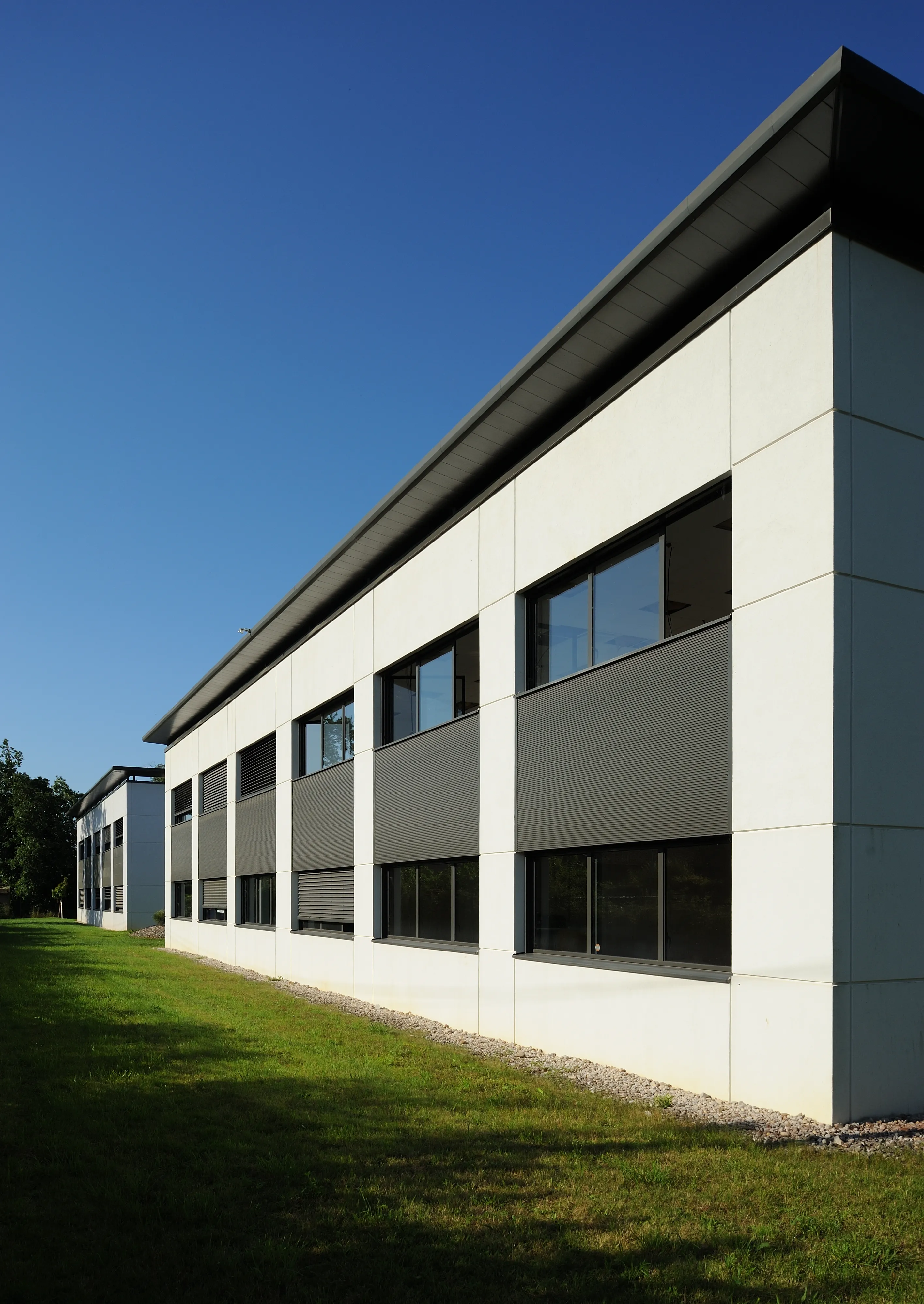 Immeuble de bureaux contemporain – réalisation Factory Park, Bourg-en-Bresse